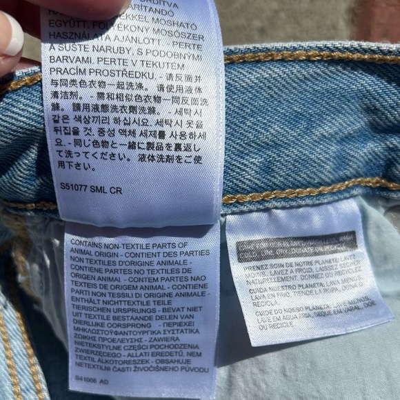 Sz-28-Levi’s 501 button fly distressed denim skirt - Picture 11 of 11